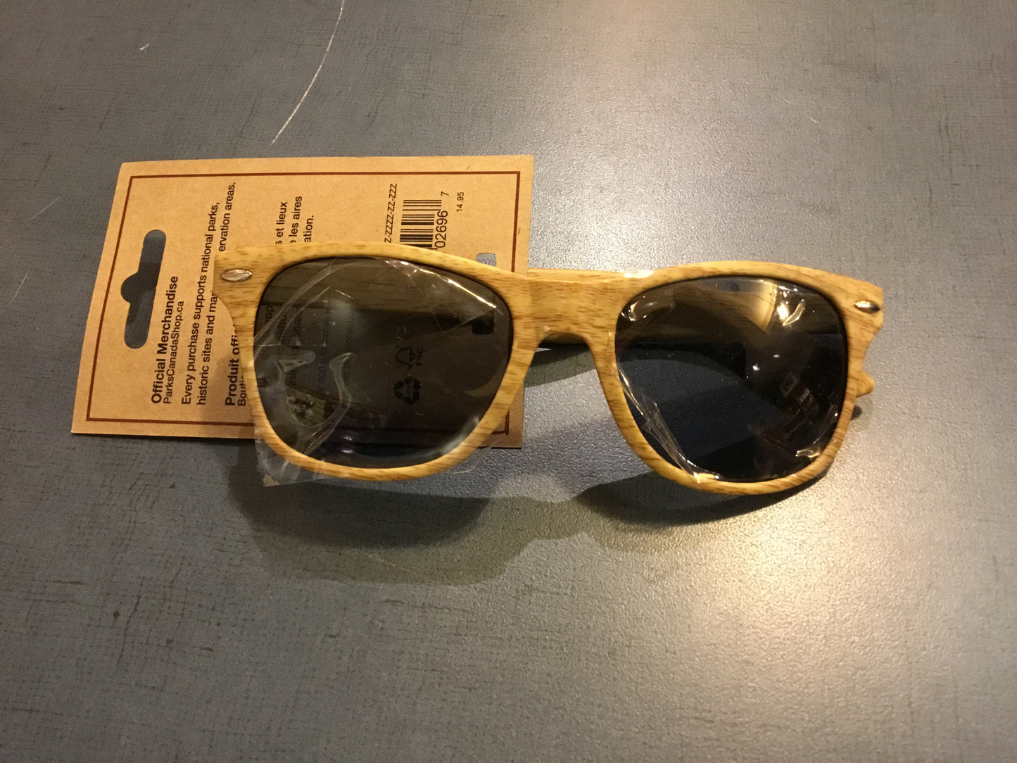 Lunettes de soleil de Parcs Canada : monture en bois clair