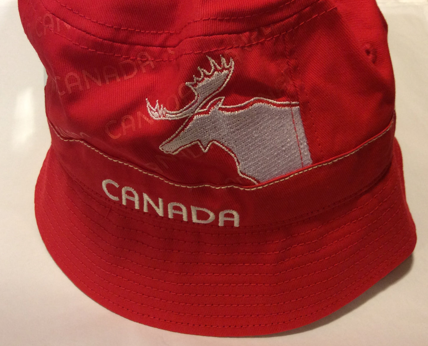 Chapeau : Seau Canada Orignal