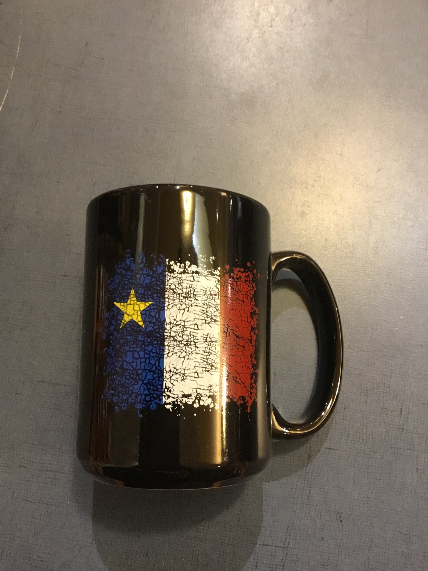 Tasse avec drapeau acadien en détresse