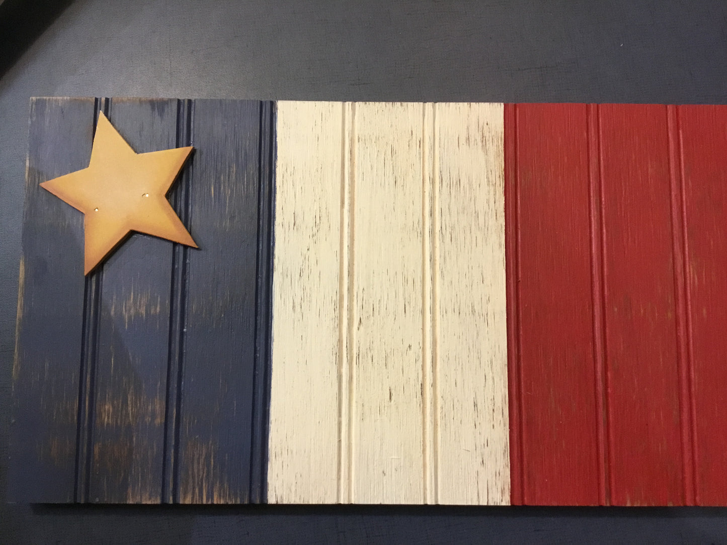 Décoration en bois : ancien drapeau acadien