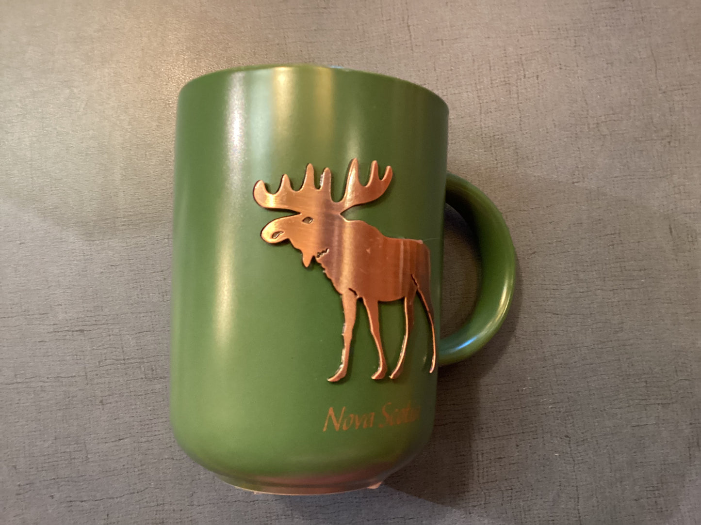 Tasse : Vert avec élan cuivré