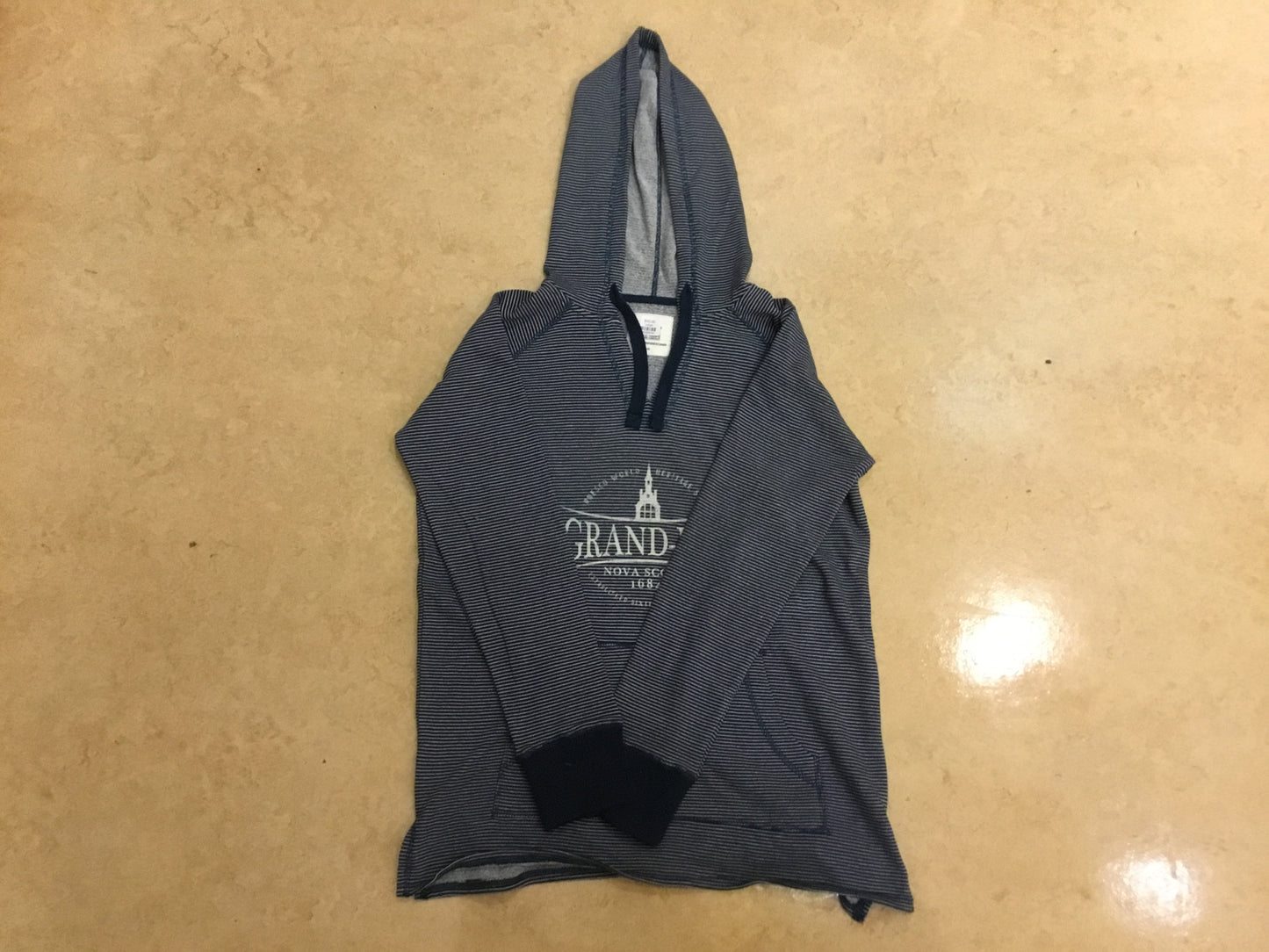 Sweat à capuche : Muskoka Col V Personnalisé Grand-Pré