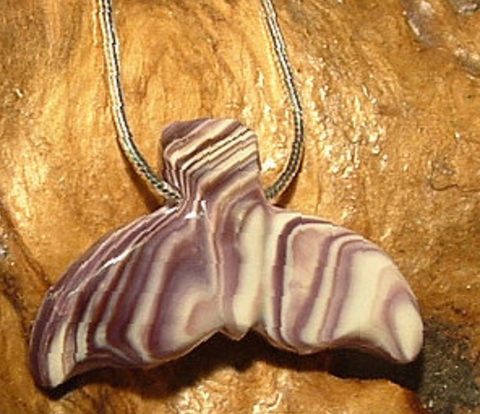 Pendant Wampum P006 Whale Tail: Hand carved by Acadian Artist Marci Poirier